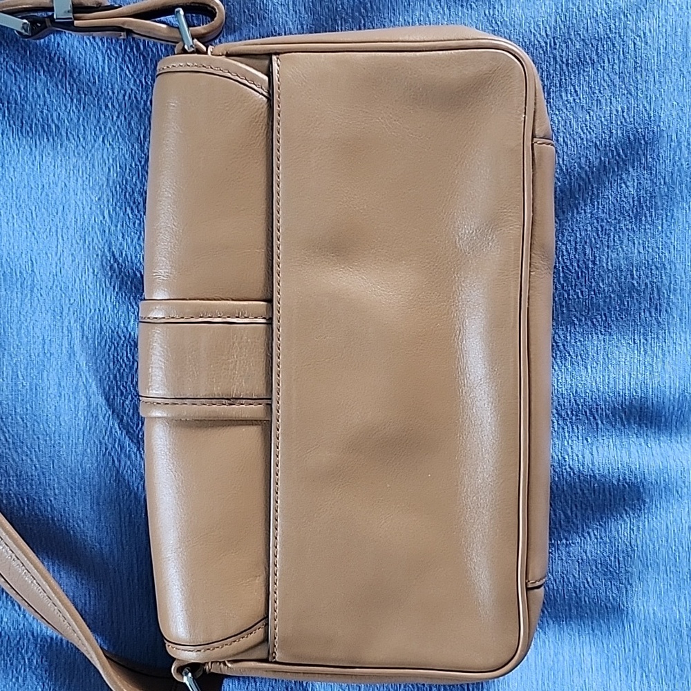 Michael Kors Colby Leather Shoulder Bag - Picture 3 of 6